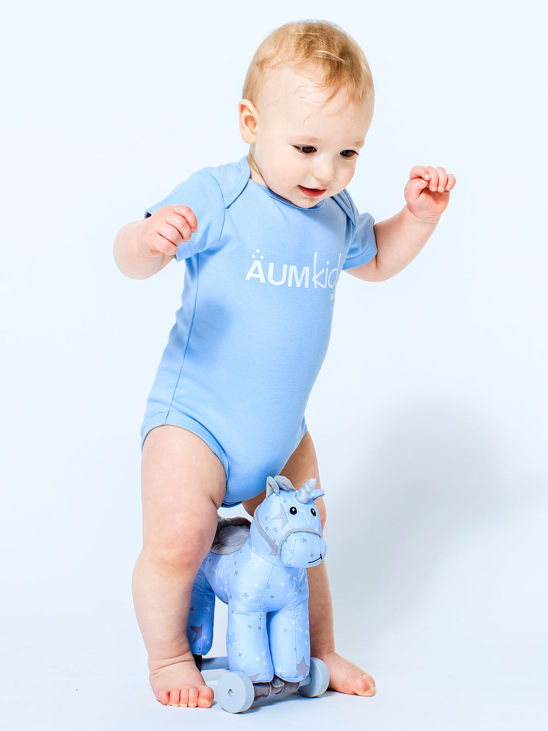 AUMkids HAPPY BABY SHORT SLEEVE ONESIE + BIB SET, SKY