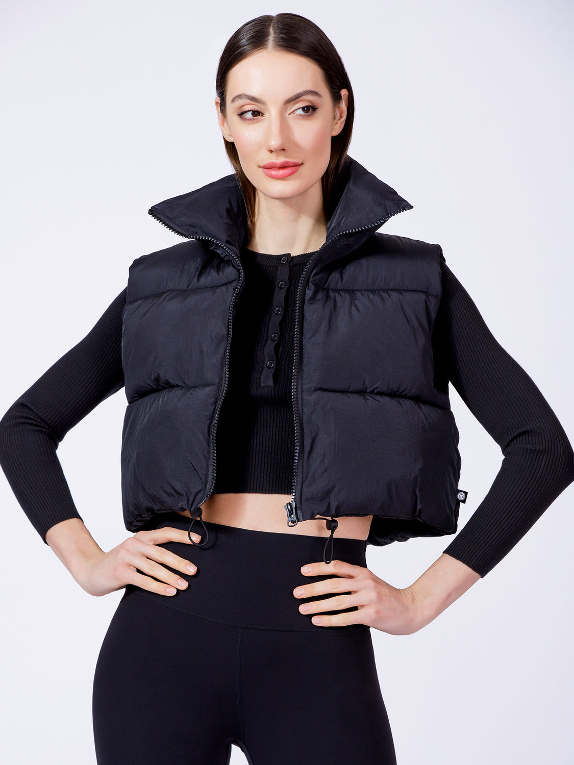 CROPPED PUFFER VEST, BLACK