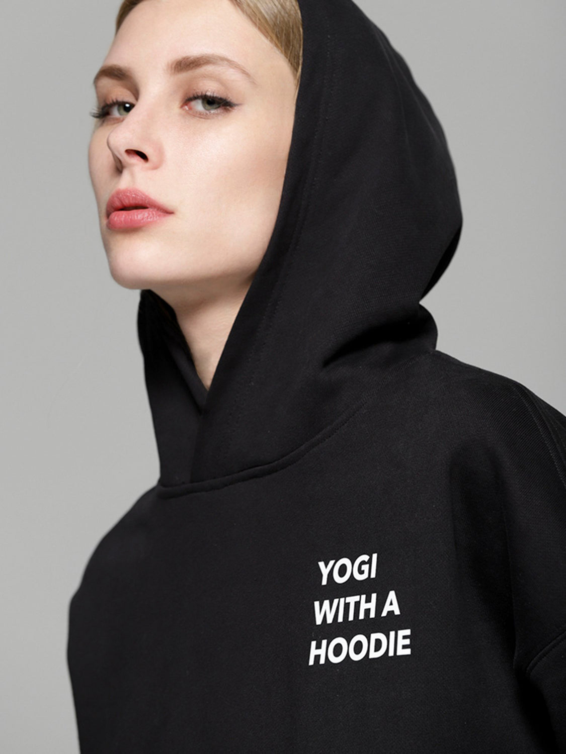 YOGI WITH A  HOODIE, BLACK