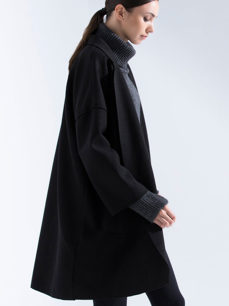 MINIMALIST VEGAN WOOL COAT